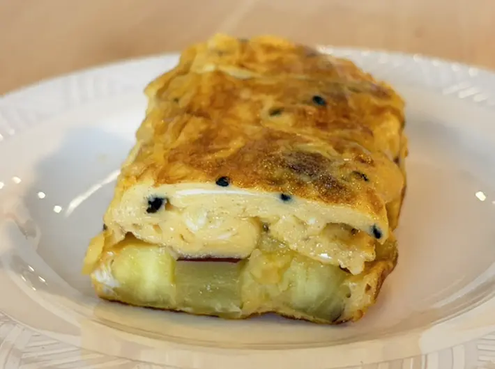 サツマイモ入りの玉子焼きの写真（撮影：grapeフード編集部）