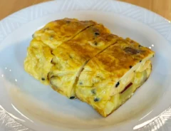 サツマイモ入りの玉子焼きの写真（撮影：grapeフード編集部）