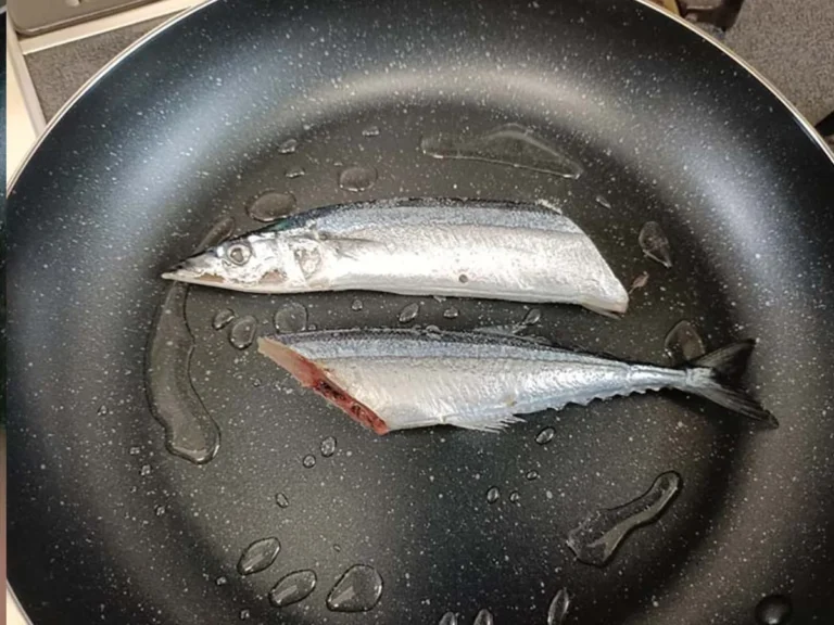 『サンマの塩焼き』を作る写真(撮影:デジタル・コンテンツ・パブリッシング)