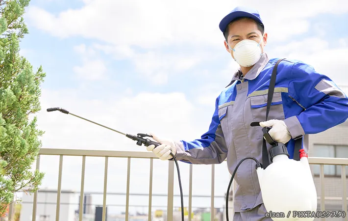 作業服を着た人の写真