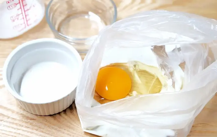 食品用ポリ袋に材料を入れた画像（撮影：キジカク）