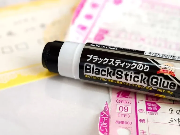 『セリア ブラックスティックのり』の写真（撮影：キジカク）