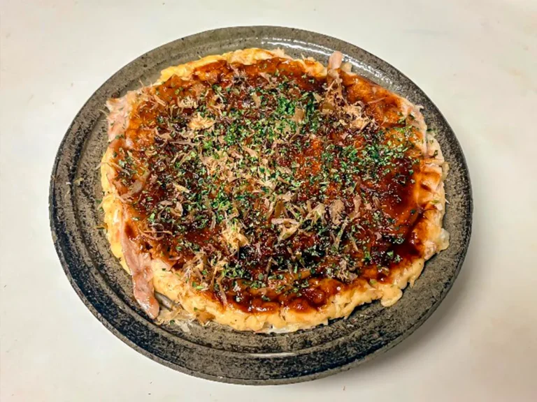 お好み焼きの写真（撮影：grapeフード編集部）