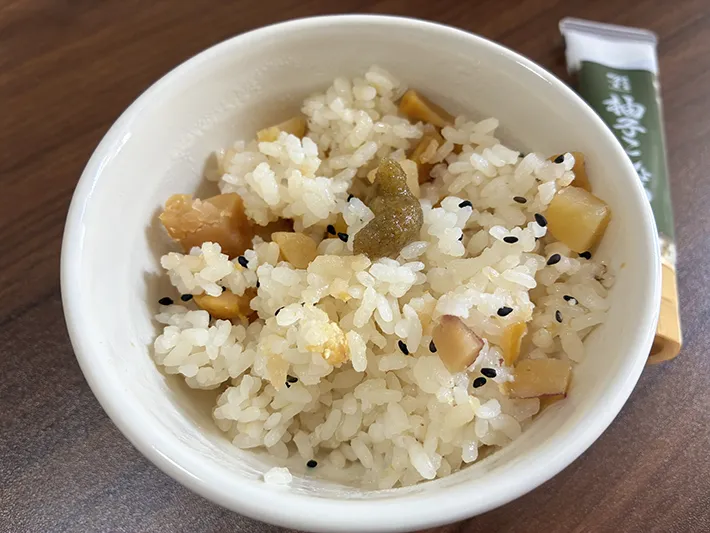 ゆずこしょうを加えた芋栗ごはん（撮影：grapeフード編集部）