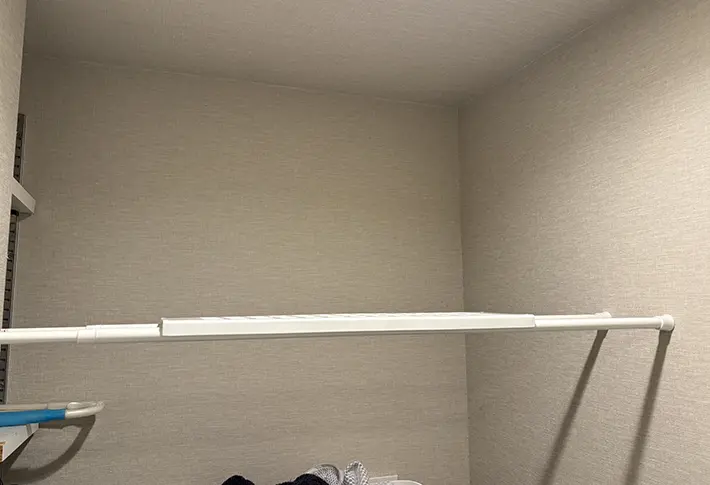 つっぱり棒の画像