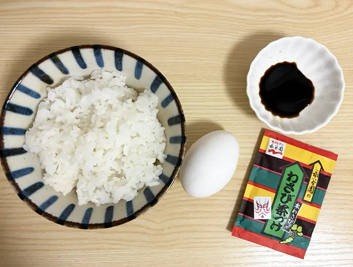チャーハンの材料を並べた写真（撮影：grapeフード編集部）