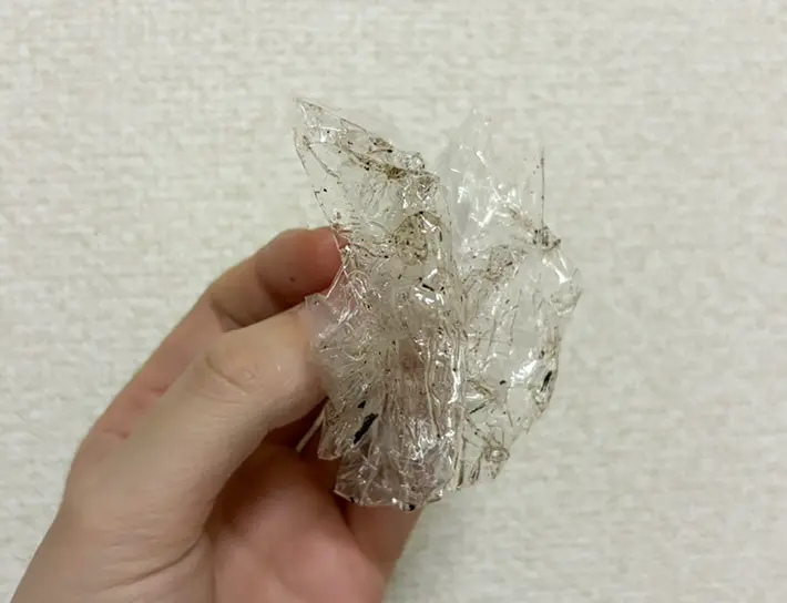 汚れたラップの写真（撮影：grapeライフハック編集部）