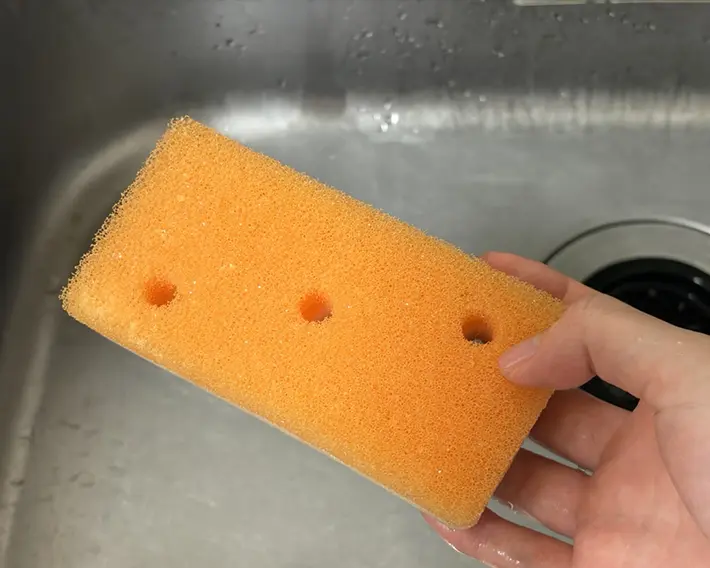 きれいなスポンジの写真（撮影：grapeライフハック編集部）