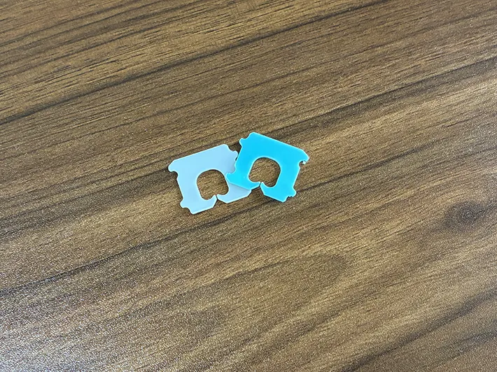 机に置かれたパンの留め具（撮影：grapeライフハック編集部）