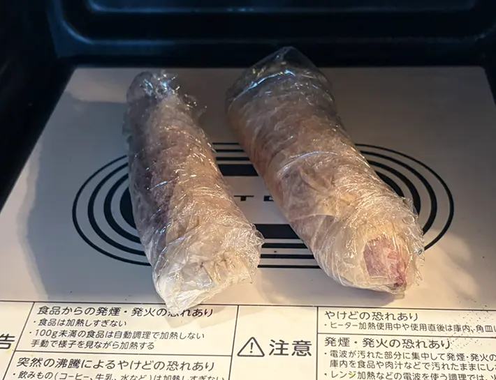 サツマイモを電子レンジに入れた写真（撮影：grapeフード編集部）