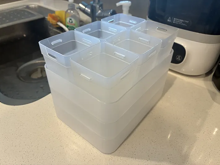 くつした整理カップと収納ボックスを組み合わせた3段収納（撮影：grapeライフハック編集部）