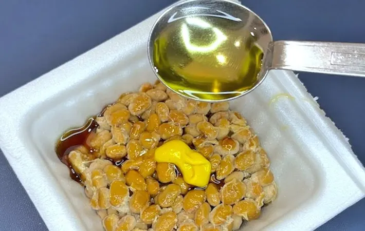 『納豆にオリーブオイル』の写真（撮影：キジカク）
