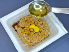 『納豆にオリーブオイル』の写真（撮影：キジカク）