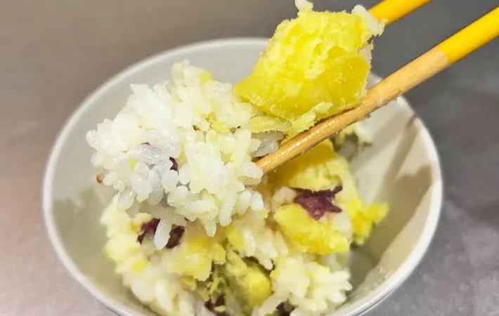 『ズボラさつまいもご飯』の完成写真（撮影：キジカク）