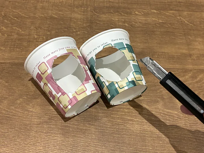 カッターで切り取った紙コップ（撮影：grapeライフハック編集部）