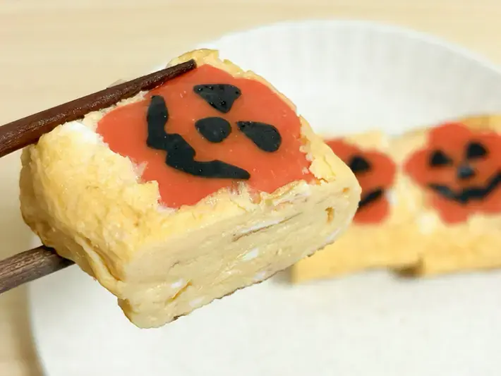 玉子焼きを食べる写真（撮影：grapeフード編集部）
