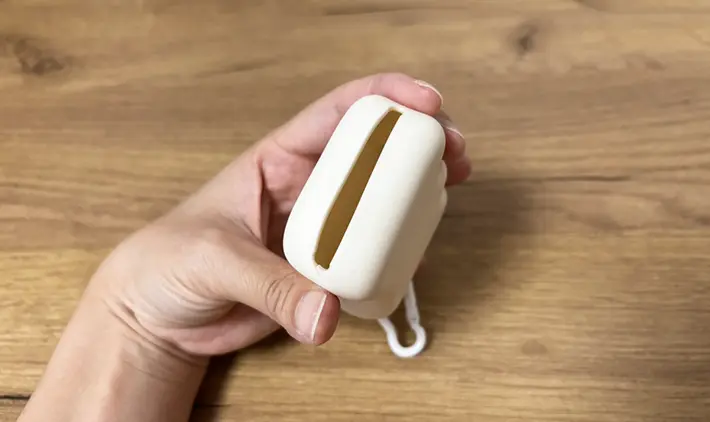 シリコンおやつケースの上部を見せた画像（撮影：grapeライフハック編集部）