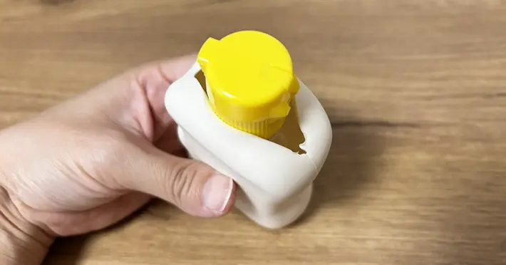 セリアの手ピカジェルを上から見た画像（撮影：grapeライフハック編集部）