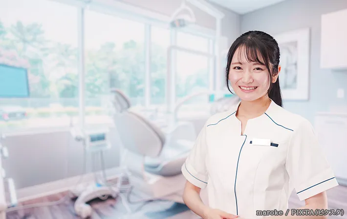 歯医者で働く人の写真