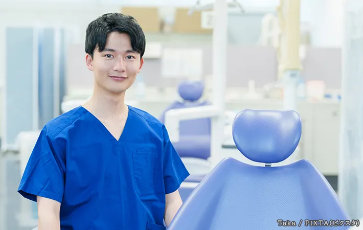 歯医者で働く人の写真