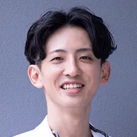 なお先生の顔写真