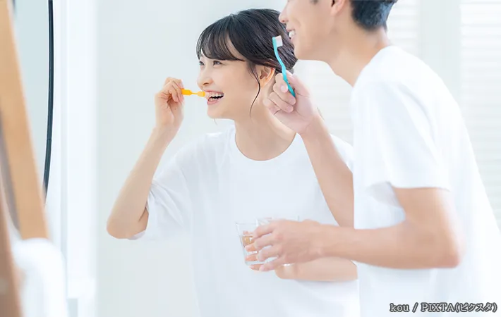 歯ブラシをする人の写真