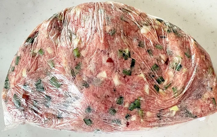 材料を袋の上からよく揉んだ後の画像（撮影:エニママ）