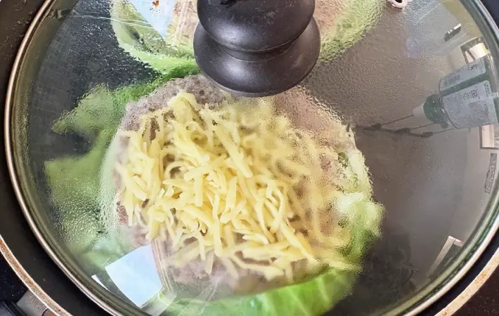 蒸し焼きにしている画像（撮影：エニママ）