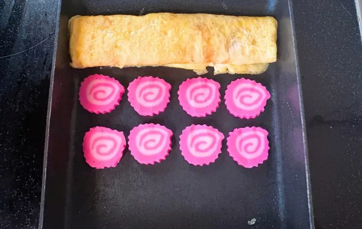 なるとを並べた画像（撮影：エニママ）