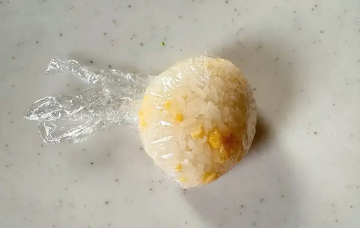 丸く握った画像（撮影：エニママ）