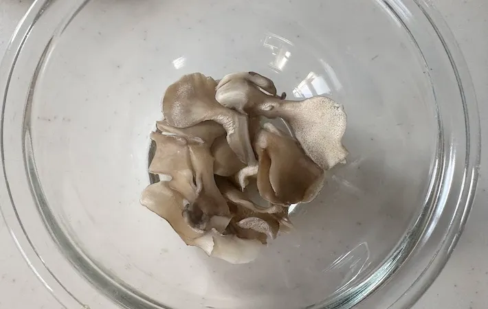 電子レンジで加熱後のまいたけの画像（撮影：エニママ）