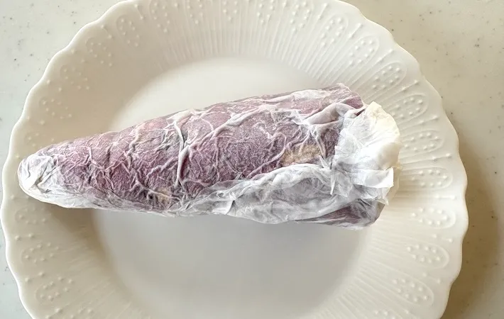 キッチンペーパーでさつまいもを包んだ画像（撮影：エニママ）