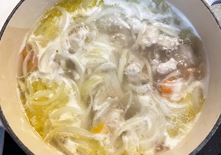 煮込んでいる画像（撮影：エニママ）