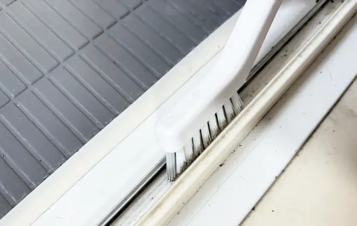 ブラシがレールにフィットしている画像（撮影：エニママ）