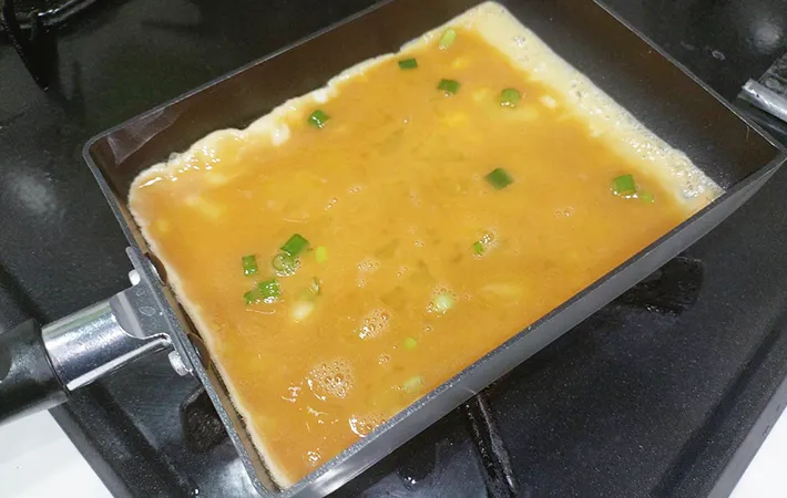卵液を流し込んだ画像（撮影：エニママ）