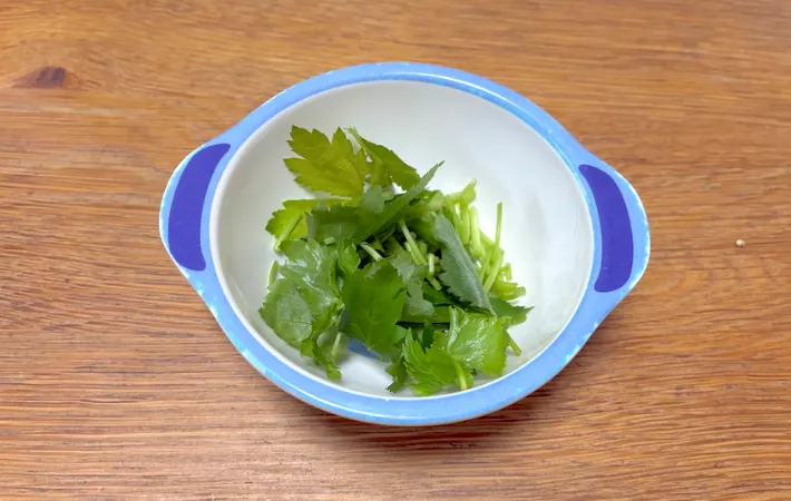 3cmほどで切った三つ葉の画像（撮影：エニママ）