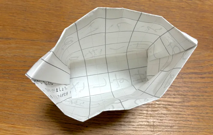 底を平らにして自立させている画像（撮影：エニママ）