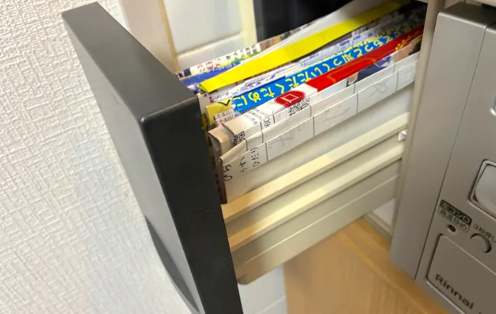 コンロ横の引き出しに入れた画像（撮影：エニママ）