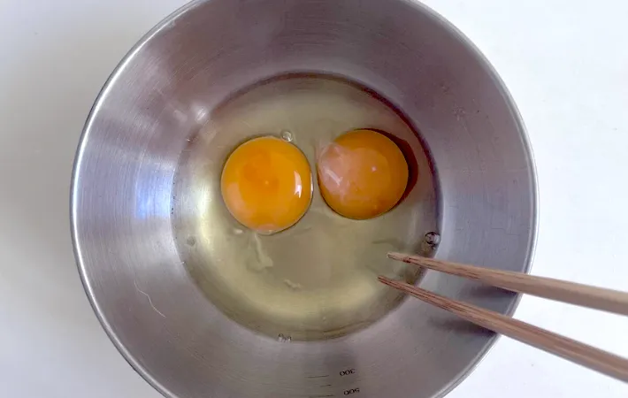 卵を割り入れた画像（撮影：エニママ）