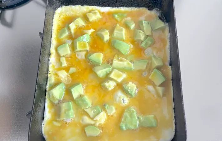 玉子焼き器で焼く画像（撮影：エニママ）