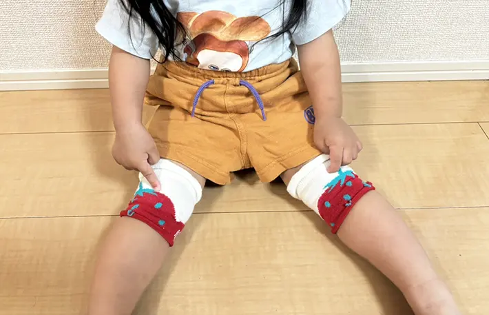 膝あてをつける女の子の画像（撮影：grapeライフハック編集部）