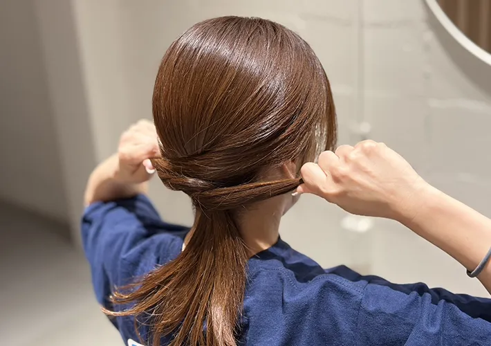 簡単ヘアアレンジの手順の写真