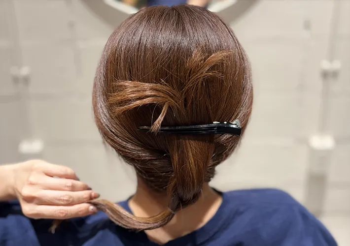 簡単ヘアアレンジの手順の写真
