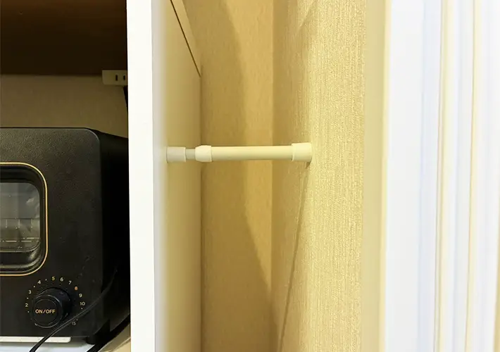 短いつっぱり棒の活用写真（撮影：grapeライフハック編集部）
