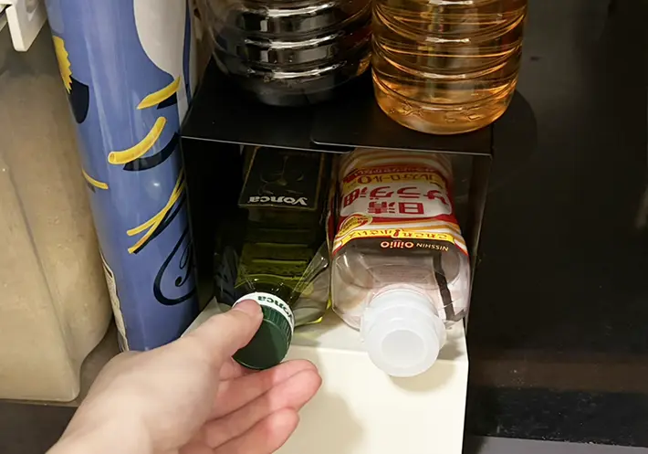 油を取り出す写真（撮影：grapeライフハック編集部）