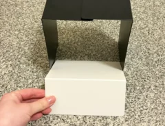 ブックエンドを組み合わせる写真（撮影：grapeライフハック編集部）