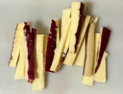 細切りにしたサツマイモの写真（撮影：grapeフード編集部）