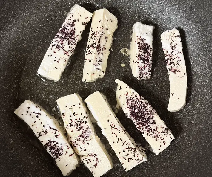豆腐を焼く写真（撮影：grapeライフハック編集部）