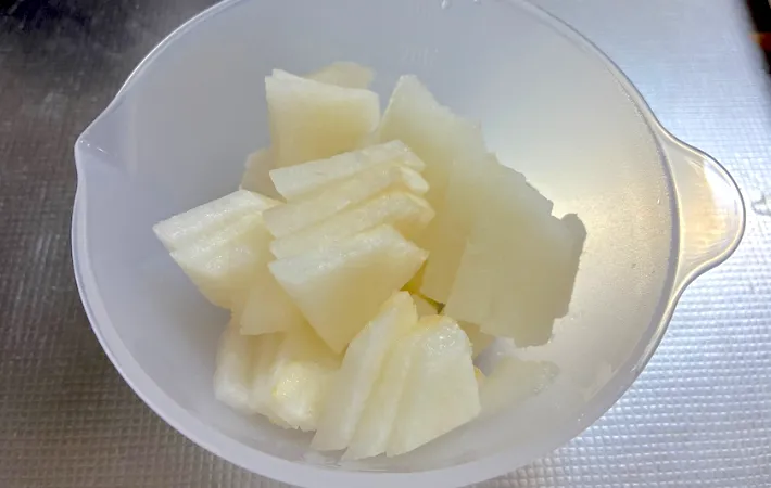 いちょう切りした梨の画像（撮影：エニママ）