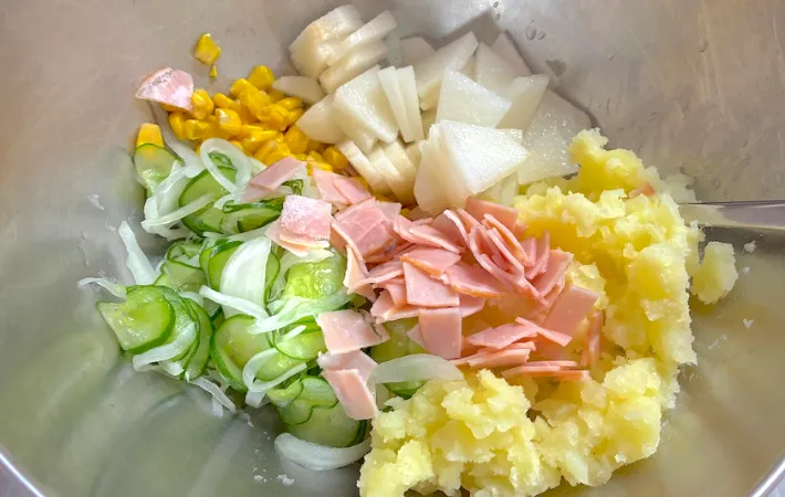 材料を全てボウルに入れた画像（撮影：エニママ）